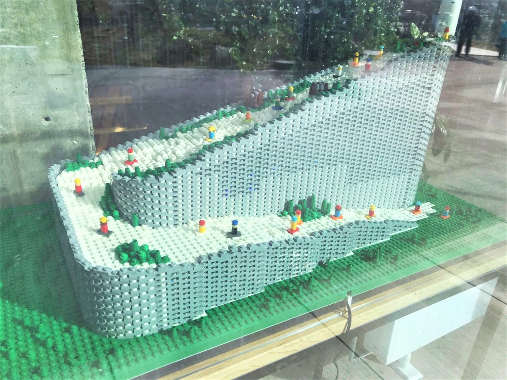 Copenhill version legos ( tout est représenté en version lego au Danemark)